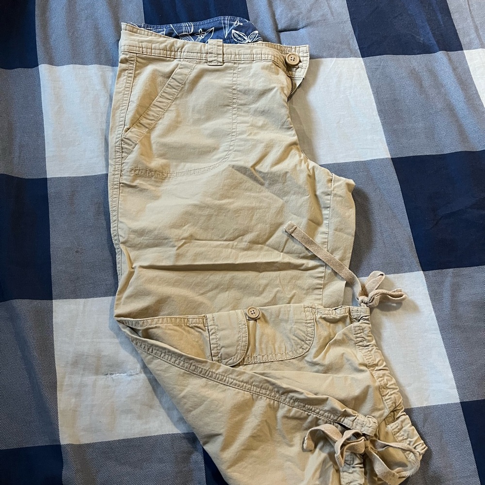 Women's Tan Capris
